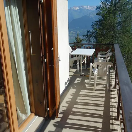 In 4 Vallees Near Lift Apartament