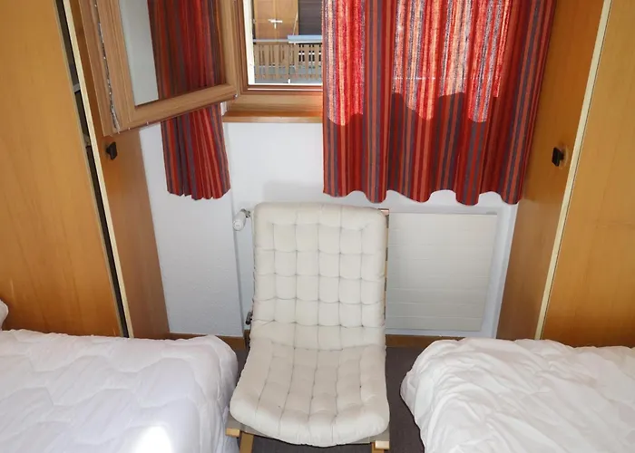 In 4 Vallees Near Lift アパート