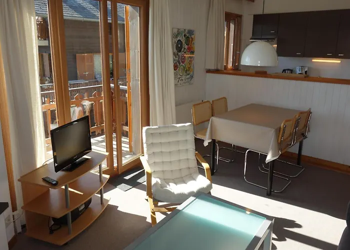 In 4 Vallees Near Lift アパート