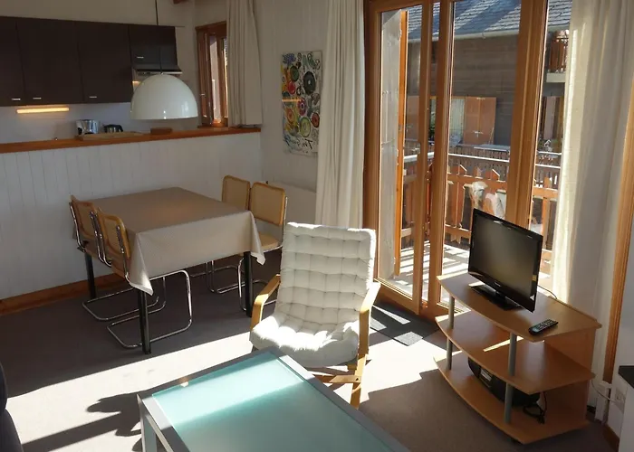 In 4 Vallees Near Lift アパート