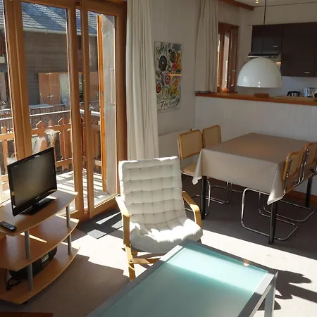 In 4 Vallees Near Lift Apartamento